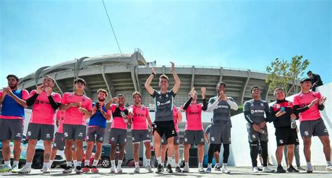 FBC Melgar Entrena En El Estadio De La Universidad Nacional De San