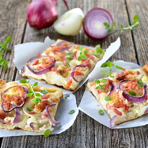 Tarte Flamb E Multicolore Au Ch Vre Miel Oignons Et Lardons