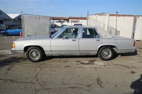 1988 Ford LTD Crown Victoria LX Sedan Automatic 8 Cylinder NO RESERVE