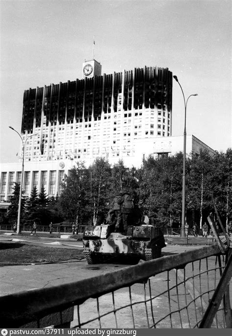 Белый дом после обстрела