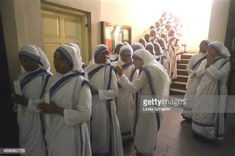 Sisters Of Mother Teresa Photos and Premium High Res Pictures - Getty ...