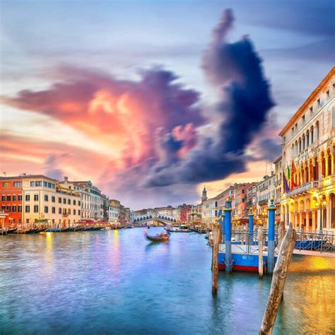 Premium Photo Amazing Sunset And Evening Cityscape Of Venice With