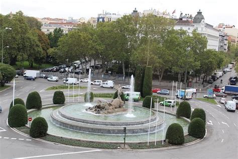 La Fuente De Neptuno Tendr Que Ser Reparada Tras Encontrar Grietas En