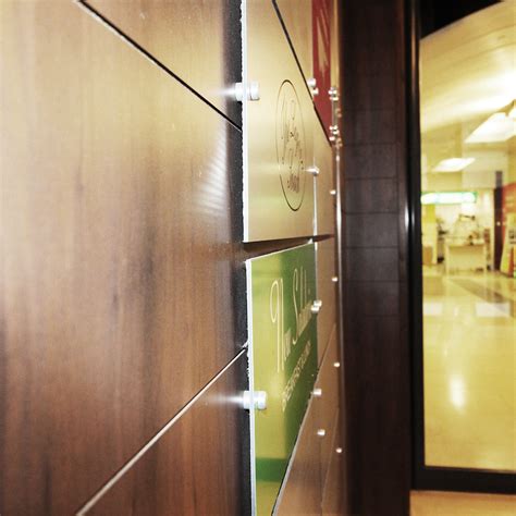 PLAQUES MÉTAL – Group Lettering