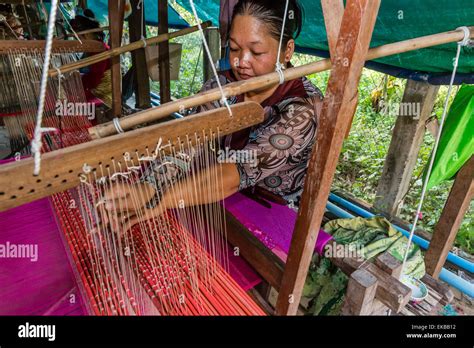 Weavers Loom Hi Res Stock Photography And Images Alamy