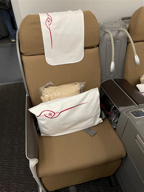 Review Kenya Airways 787 8 Business Class Nairobi New York Live And Let S Fly