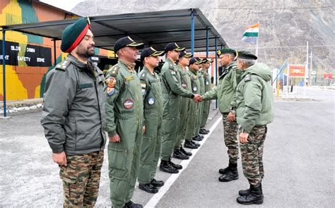 Lt Gen Mv Suchindra Kumar Visits Siachen Reviews Preparedness And