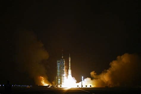 Tripulaci N De Shenzhou Completa Primera Caminata Espacial Diario