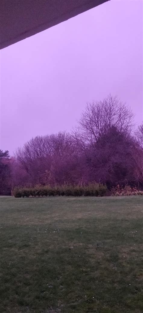 The sky turning purple this afternoon : r/bristol