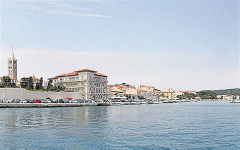 Nude Se Plat Maestral I Imperijal Poslovni Dnevnik