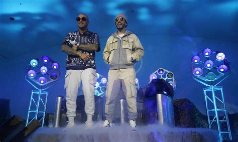 Wisin & Yandel open for the sixth performance at the “Choliseo” after ...