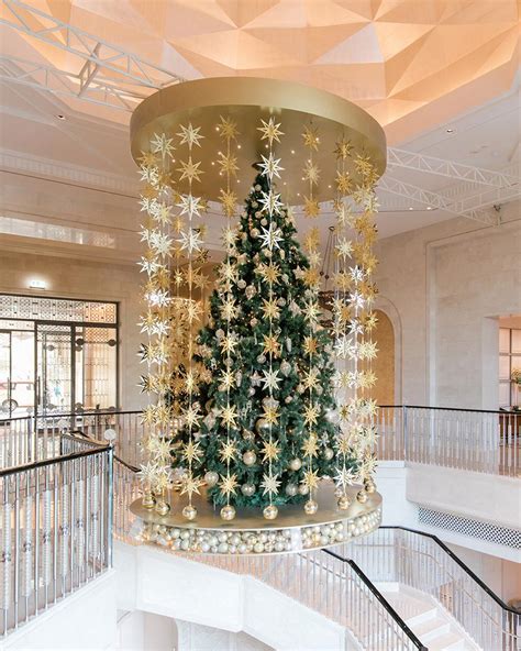 21 Stunning Hotel Christmas Trees