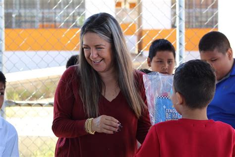 Inicia Diputada Rosana Díaz la ruta de entrega de los útiles escolares