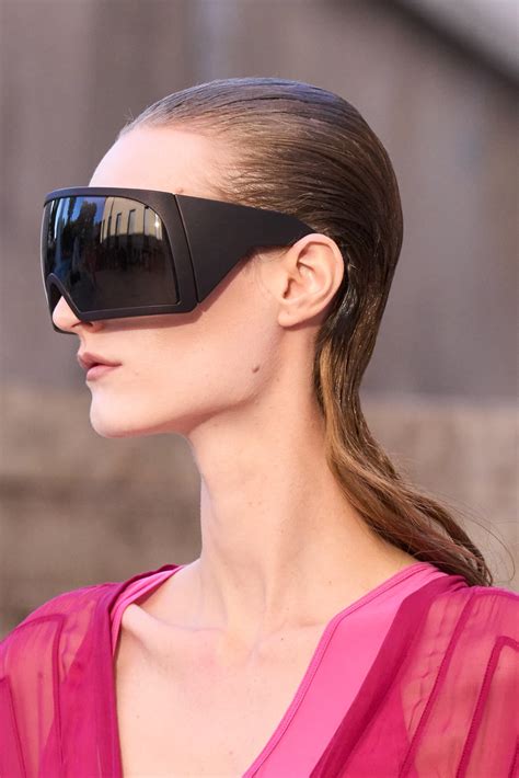 The 5 Key Eyewear Trends Spring 2023 Fashion Accessory Trend