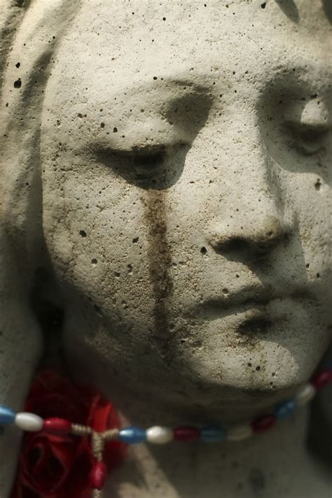 Milagros de la estatua llorando de la Virgen María en Japón