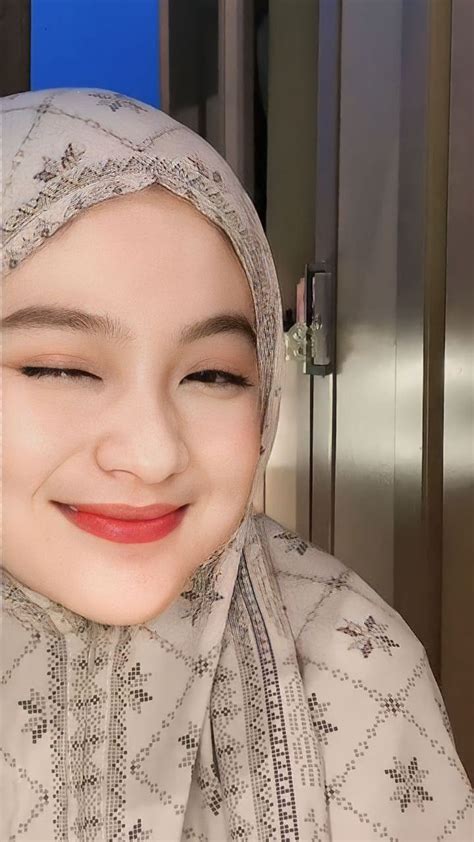 Pin Oleh Mrf Di V Gaya Jalanan Wanita Foto Gadis Cantik Orang Cantik