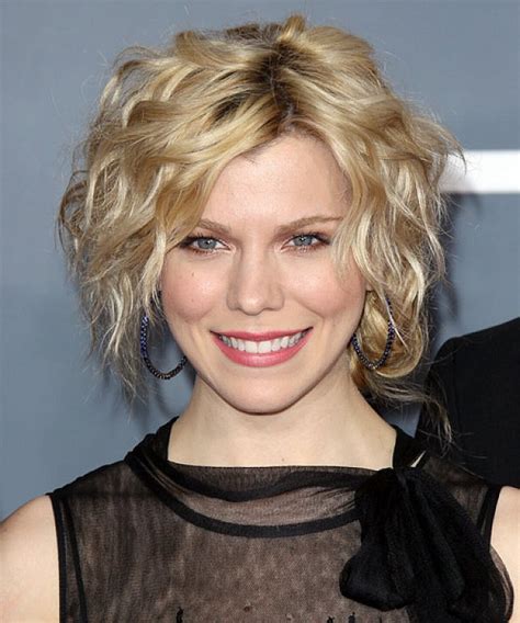 25 Short Wavy Haircuts Feed Inspiration