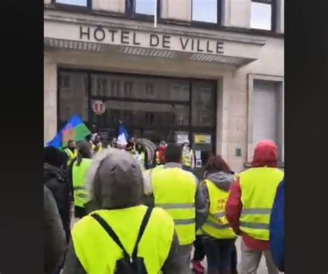 Beauvais Les Gilets Jaunes Toujours Mobilis S Attendent Edouard