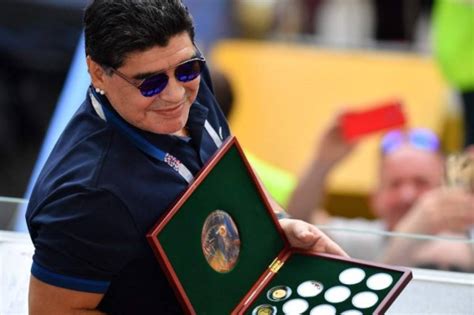 En Fotos La Nueva Imagen Que Presentó Diego Maradona