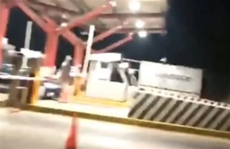 Persecución y balacera Tráiler robado se pasó caseta de Veracruz