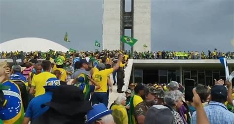 VÍDEO Manifestantes ocupam Congresso Nacional ClicRDC