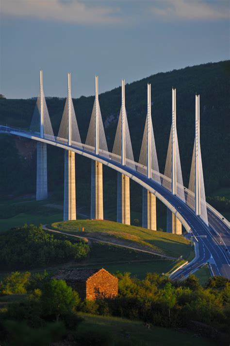 Millau Leffet Viaduc Quinze Ans Après La Pierre Dangle