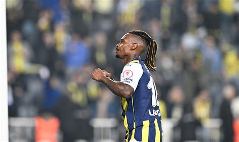 Rıdvan Dilmen den Fenerbahçeli yıldız futbolcu için şok sözler Yollar