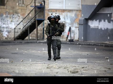 Pistolas Antidisturbios Fotografías E Imágenes De Alta Resolución Alamy