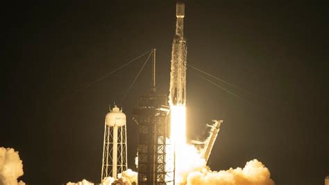 Spacexs Powerful Falcon Heavy Rocket Lofts Secretive Us Military