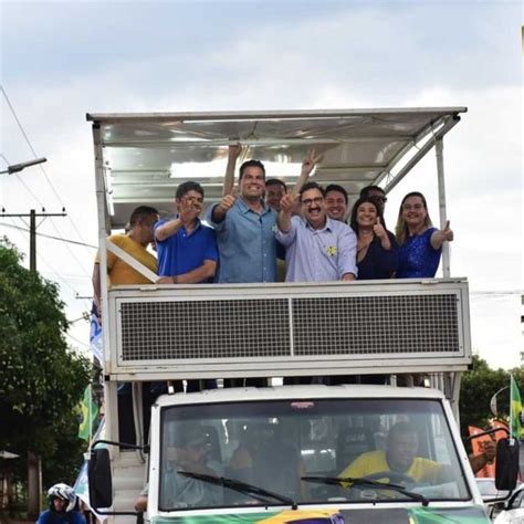 Apresentador Ratinho participa de carreata em apoio à Contar Capital