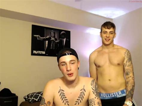 TWO HOT FRIEND SUCKING ON CAM ThisVid