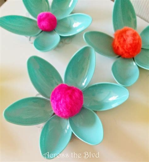 Spoon Flowers For The Spring Spoon Crafts Flower Crafts Flower Making