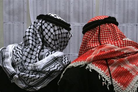 The Kuffiyeh Symbolism History And Cultural Significance Command Wear