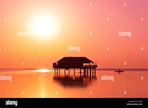 Water bungalows on Maldives island Stock Photo - Alamy