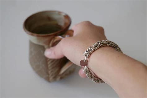 Learn How To Make Your Own Stunning Byzantine Bracelet Linkouture