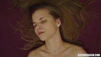 Joven Rubia Digitaci N Su Apretado Co O Xvideos