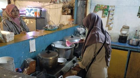 Warung Wedang Ronde 354 Di Lamongan Sajikan Minuman Tradisional Hangat