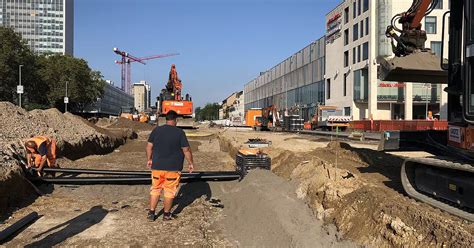 Erste Abschnitte schon fertig In der Kriegsstraße wächst das Schienennetz