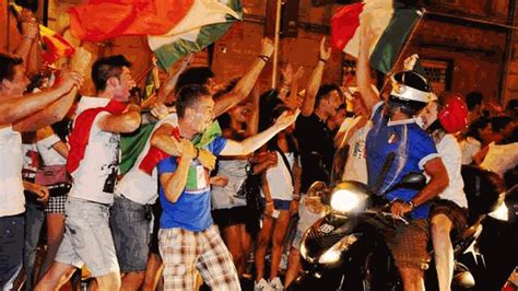 La Festa Azzurra Ha Invaso Le Strade E Le Piazze Del Ponente La Stampa