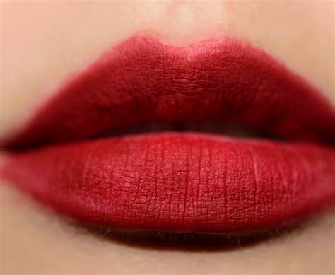 Chanel Rouge Intense Le Crayon Levres Longwear Lip Pencil Review