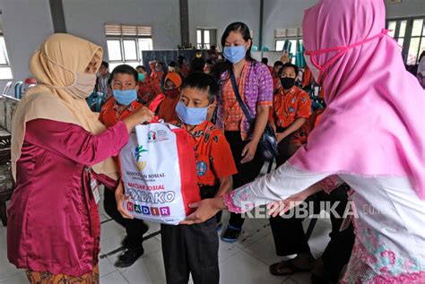 Pemkot Kendari Asuransikan Ribuan Ketua Rt Rw Selama Pandemi