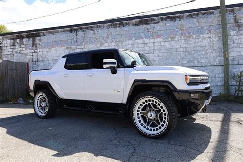 Two Tone Gmc Hummer Ev Edition Has A Right Set Of Custom Vibes On