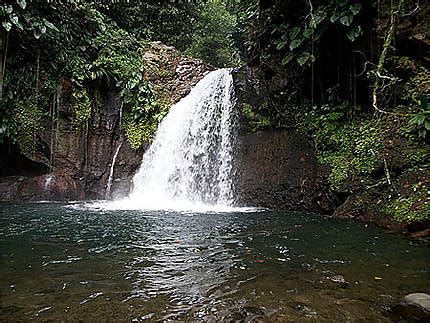 Cascade De La L Zarde Cascades Fleuve Saut De La L Zarde Basse