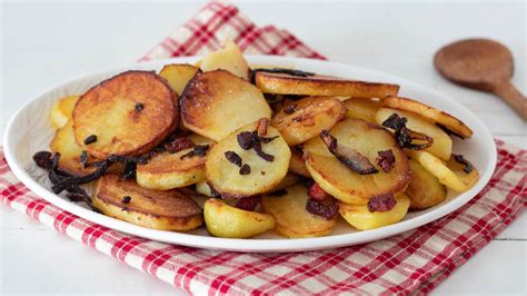 Pommes De Terre Paysannes Au Bacon Et L Oignon