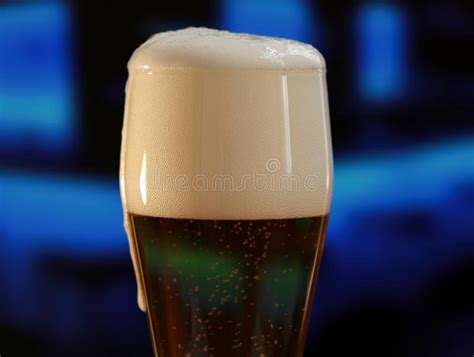 Espuma E Bolhas Da Cerveja Imagem De Stock Imagem De Cervejaria