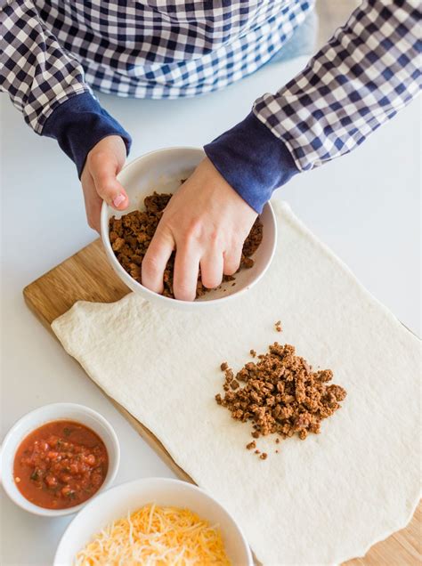 Easy Taco Pizza Rolls Best Friends For Frosting