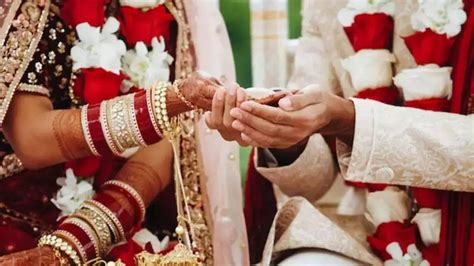 అత్తను పెళ్లాడిన అల్లుడు Man Marries Mother In Law భారతదేశం News