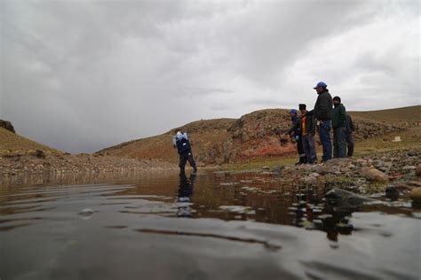 Advierten de riesgos por el derrame de líquido asfáltico en Caylloma