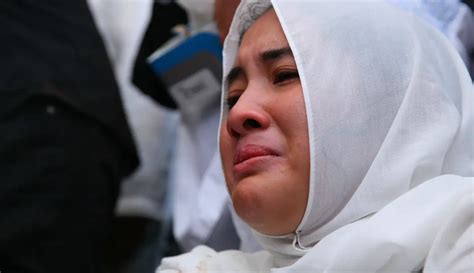 Suasana Haru Dan Isak Tangis Warnai Pemakaman Sys Ns Photo Fimela