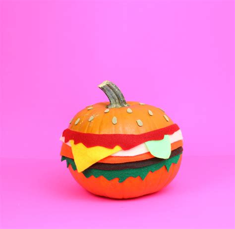 DIY Burger Pumpkin // #halloween #pumpkin #pumpkindecorating #burger # ...